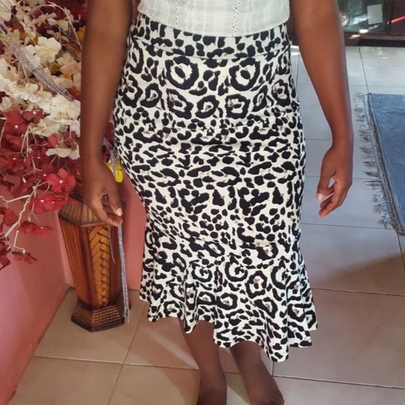 Luxe leopard Print Ruffle hem Midi Skirt - Picture 4 of 5